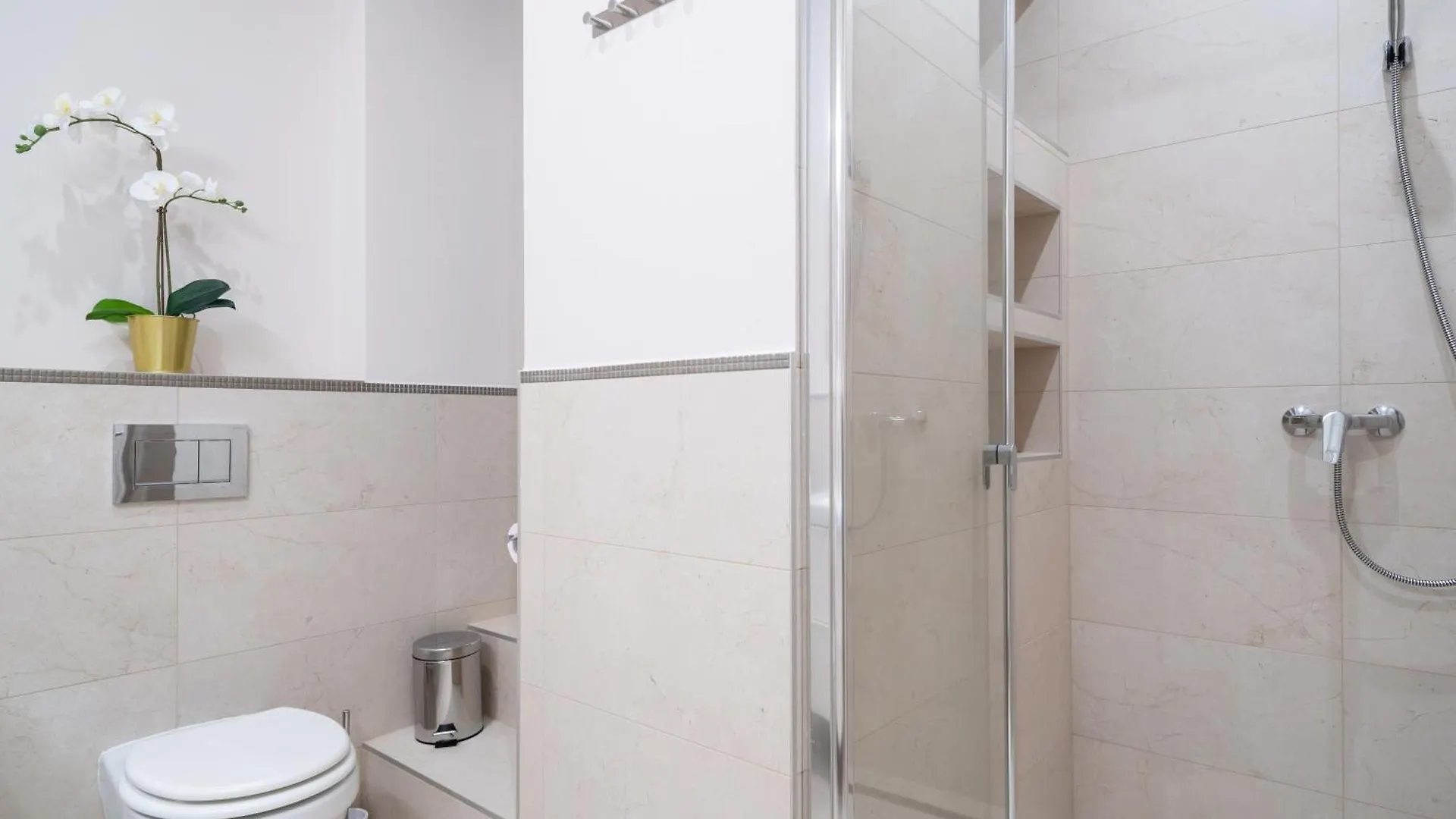 Amethyst Apartments - Acacia 2 Bedroom Budapest