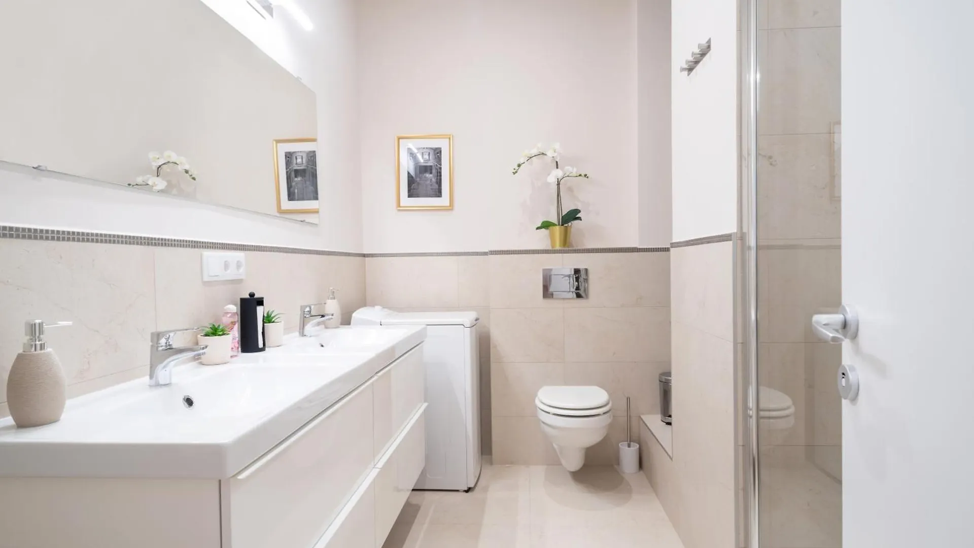 Amethyst Apartments - Acacia 2 Bedroom Budapest 0*,